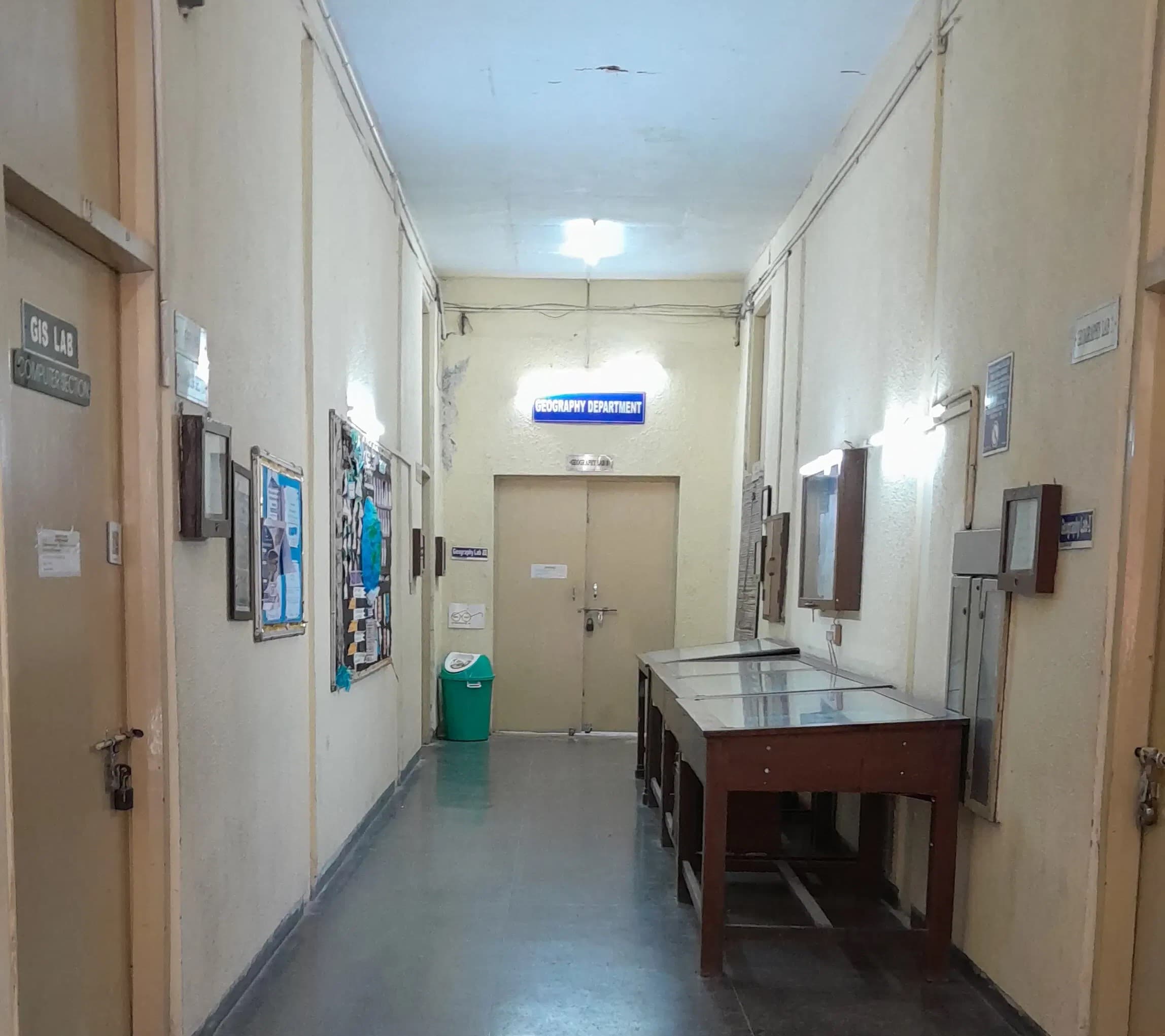 Kamala Nehru College Academic Building photo 13